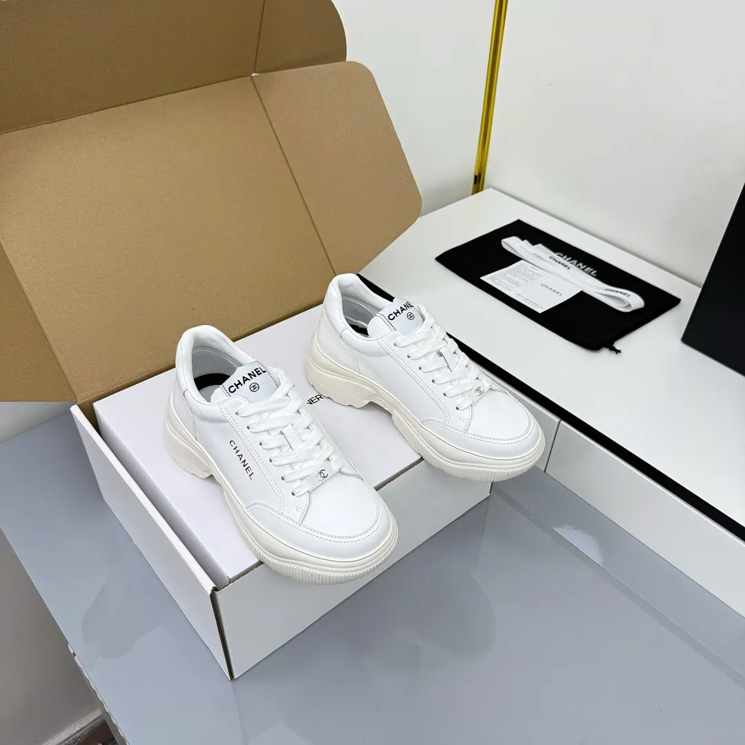 👟👟Ex-factory price 620👟👟 Chanel bread shoes ~ original calfskin panda shoes Chanel 25C latest hot style panda black and white sports shoes casual sneakers Xiaoxiang hot item classic black and white panda color coco girls must pay Fabric: original custom mixed sheepskin lining: original imported breathable mesh lining outsole: Original molded rubber + TPU combination Size: Women's 35-41